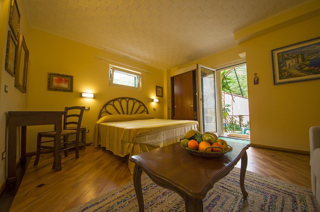 Hotel In Tracastello - Air Cond - Parking Not Included - Riomaggiore Zimmer foto